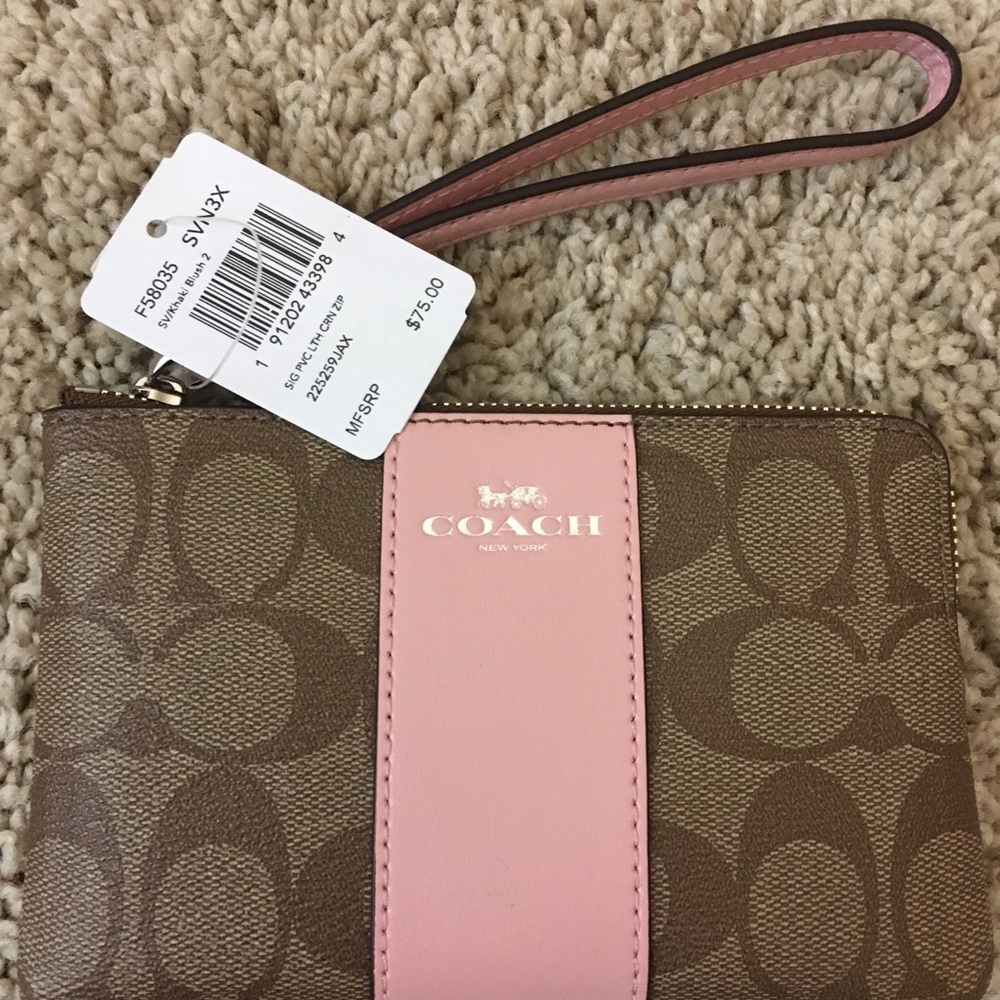 💰HOT SALE💰COACH Wristlet NEW with TAG